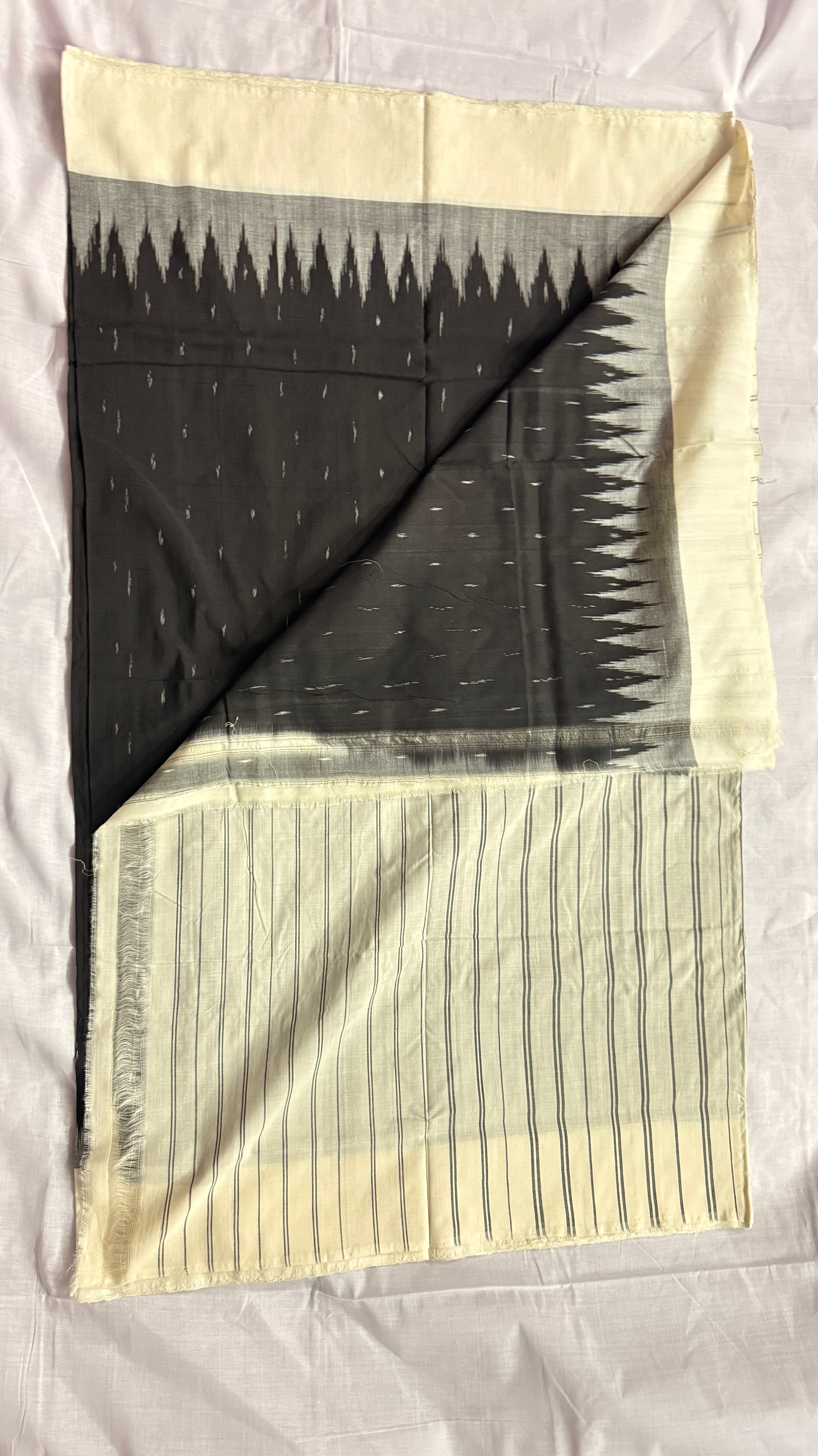 Black & Off-White Pochampally Ikat Cotton Saree | Handwoven Soft Cotton thc -4